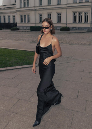 Рокля Amina в черно